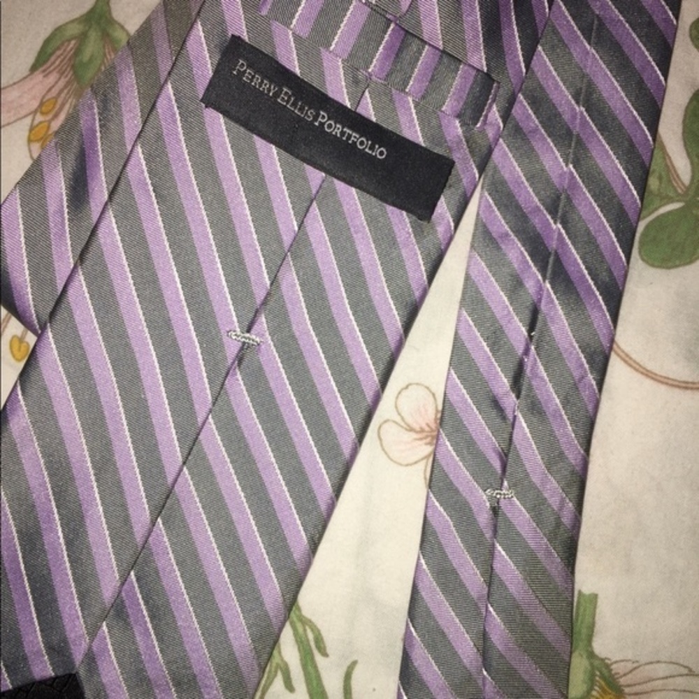 Perry Ellis portfolio tie - Picture 2 of 2